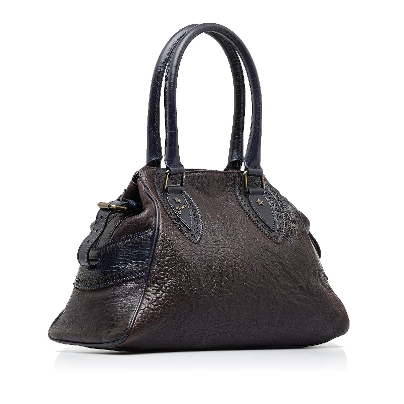 Fendi Baguette bags with a monogram - embossed leather surface for a luxurious feelFendi Etniko Handbag (SHG-LnAF7s)