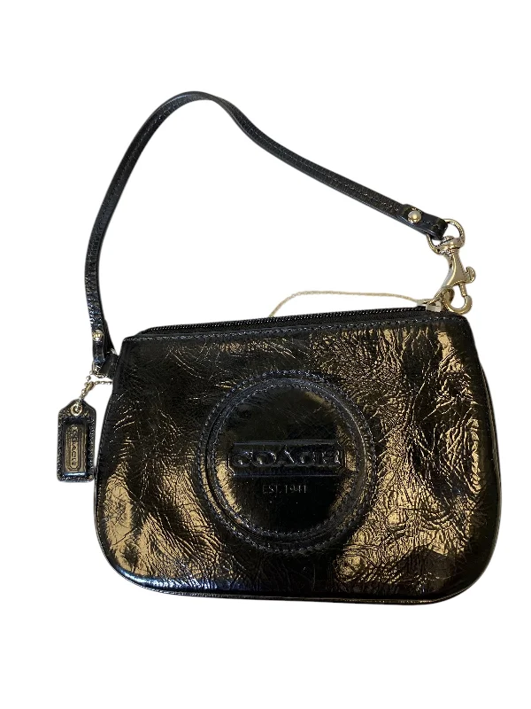 Ladies Coach handbags with a detachable wallet insert for added convenienceWallet Designer By Coach, Size: Small