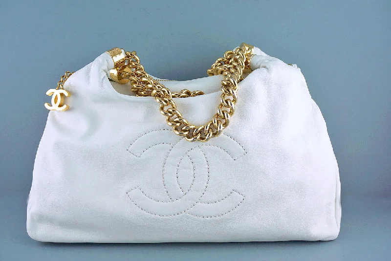 Chanel Quilted Leather Shoulder Bag for FashionistasChanel White Soft Chunky Chain Rodeo Drive Hobo Tote Bag