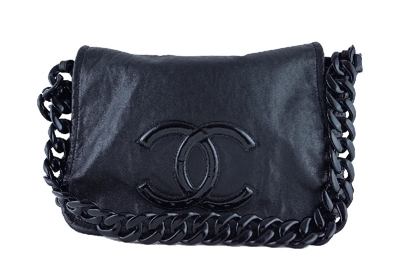 Chanel Quilted Leather Shoulder Bag for FashionistasChanel XXL Black Resin Modern Chain Jumbo Flap Bag