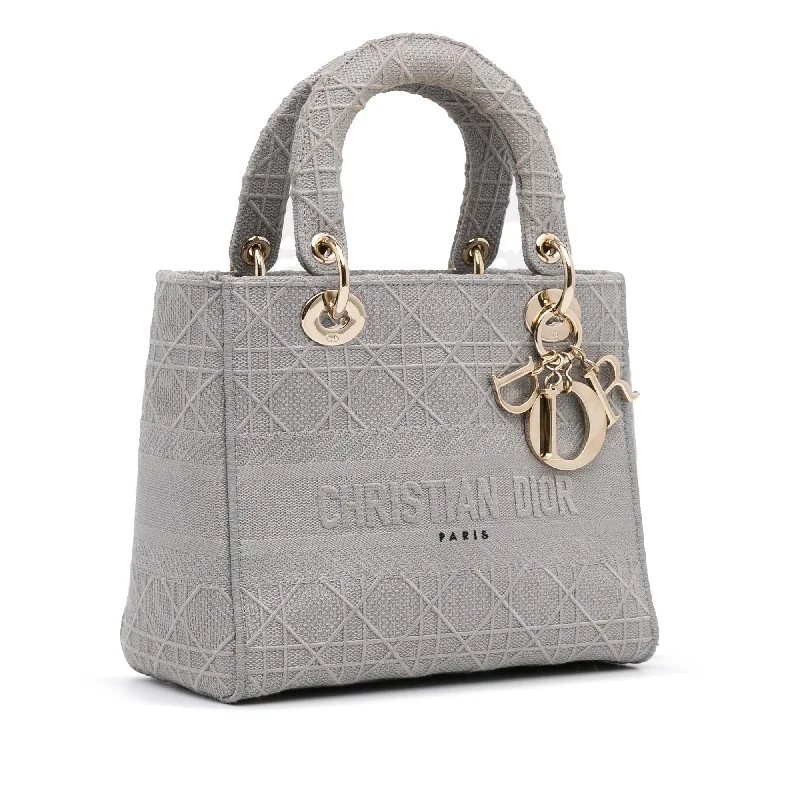 Christian Dior Saddle bags with a studded trim for a bold lookDior Medium Cannage Lady D-Lite (SHG-3cfHGK)